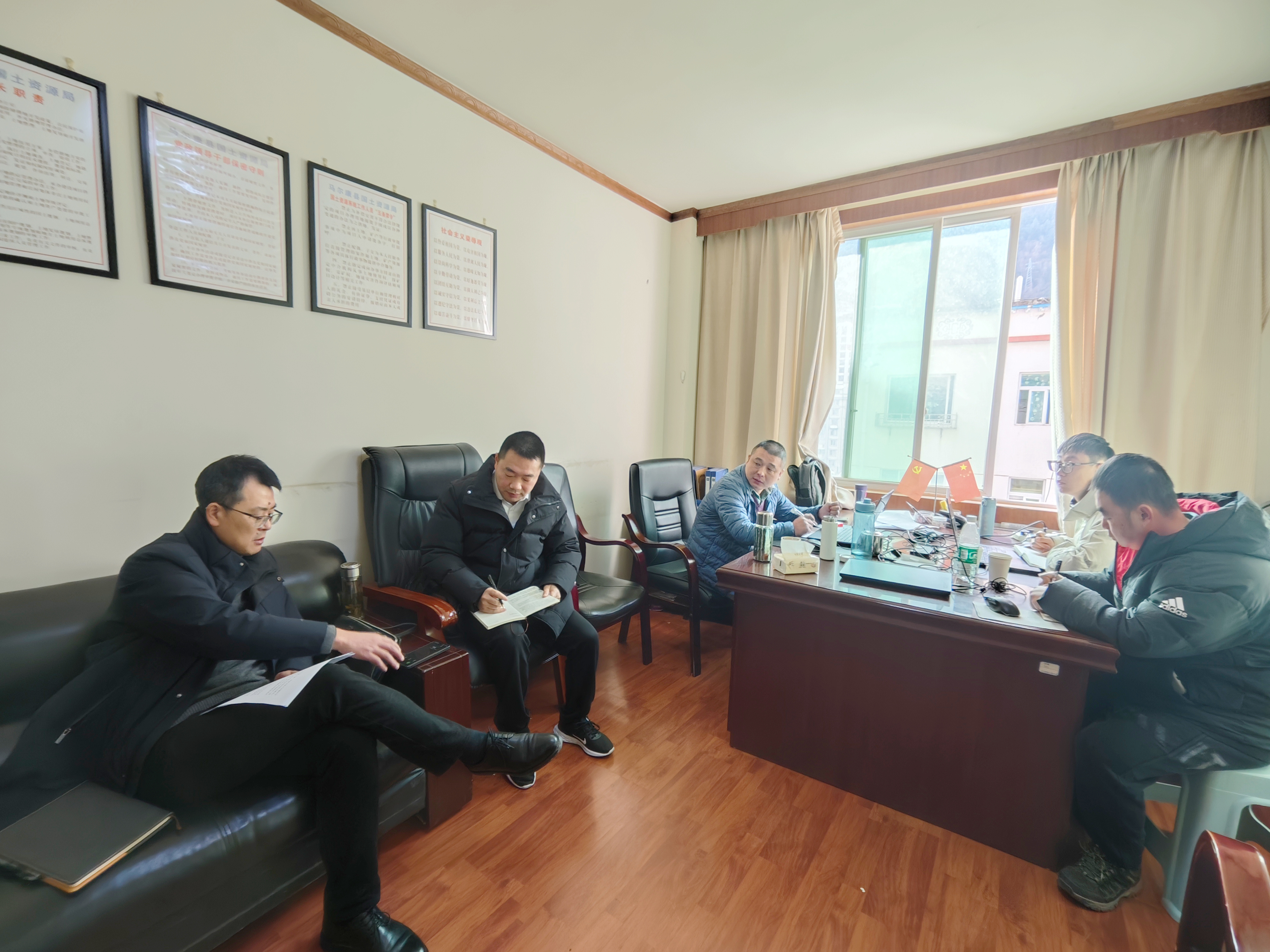 付业平在阿坝服务处调研 付业平在阿坝服务处调研